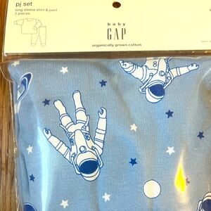 Baby gap pj set size 5. Organic cotton. Astronauts 🧑‍🚀⭐️